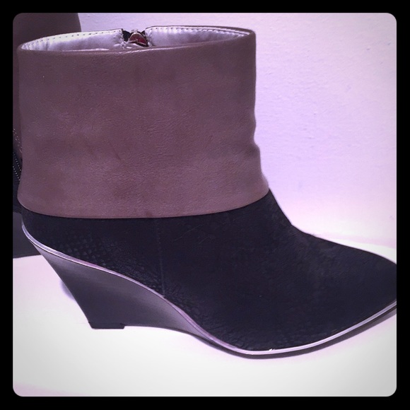 Stylish zip up Ankle boots size 8 - Picture 1 of 4